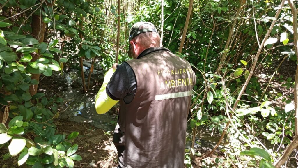 Fiscalização identifica extravasamento de esgoto e irregularidades em estabelecimentos de Natal