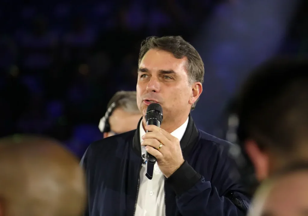 Padroeira, voto útil e pressão sobre Lula levam Flávio a debate
