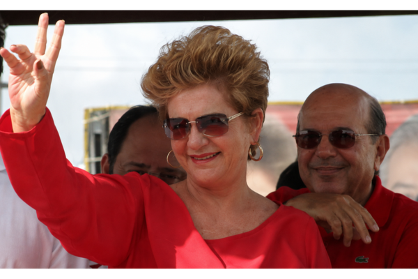 TBT: Wilma vence disputa apertada e é reeleita governadora do RN em 2006