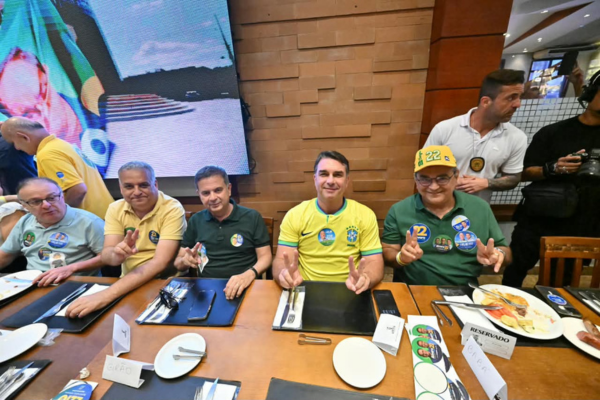 Styvenson mantém distância da chapa e só aparece no fim da agenda em Natal