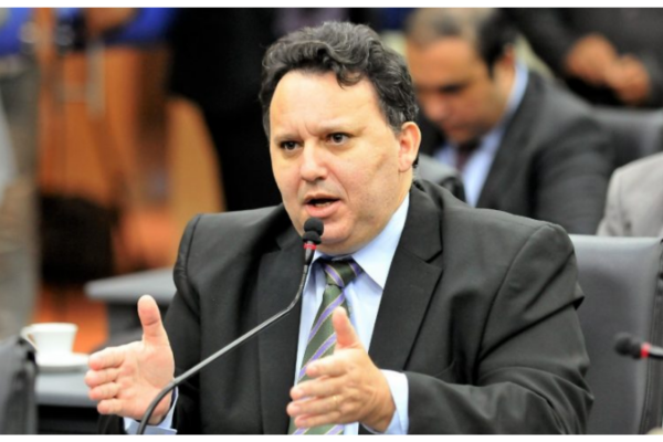 Cícero afirma que Rogério seleciona candidatos e critica divisão de recursos