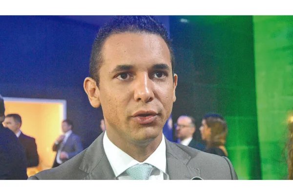 TRE-RN multa Allyson em R$ 53 mil por divulgar percentual adulterado de pesquisa eleitoral