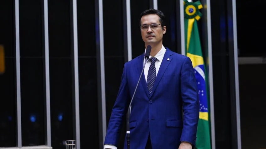 TSE forma maioria para suspender campanha de Deltan Dallagnol