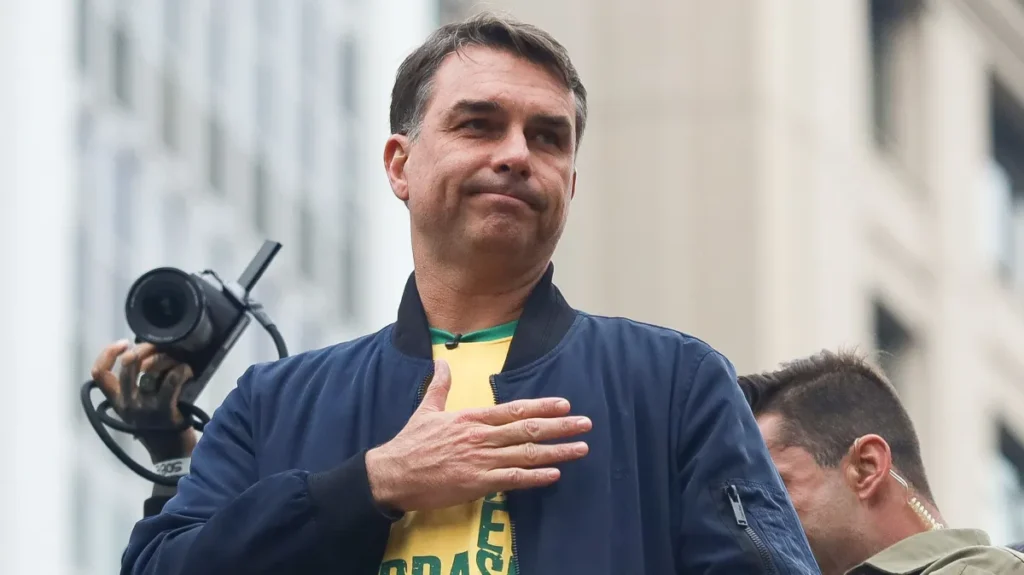 Flávio usou jatinho de Vorcaro em viagem dos EUA ao Brasil, diz revista