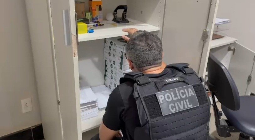 Operação cumpre 20 mandados e afasta cinco servidores do Detran por suspeita de fraude no RN