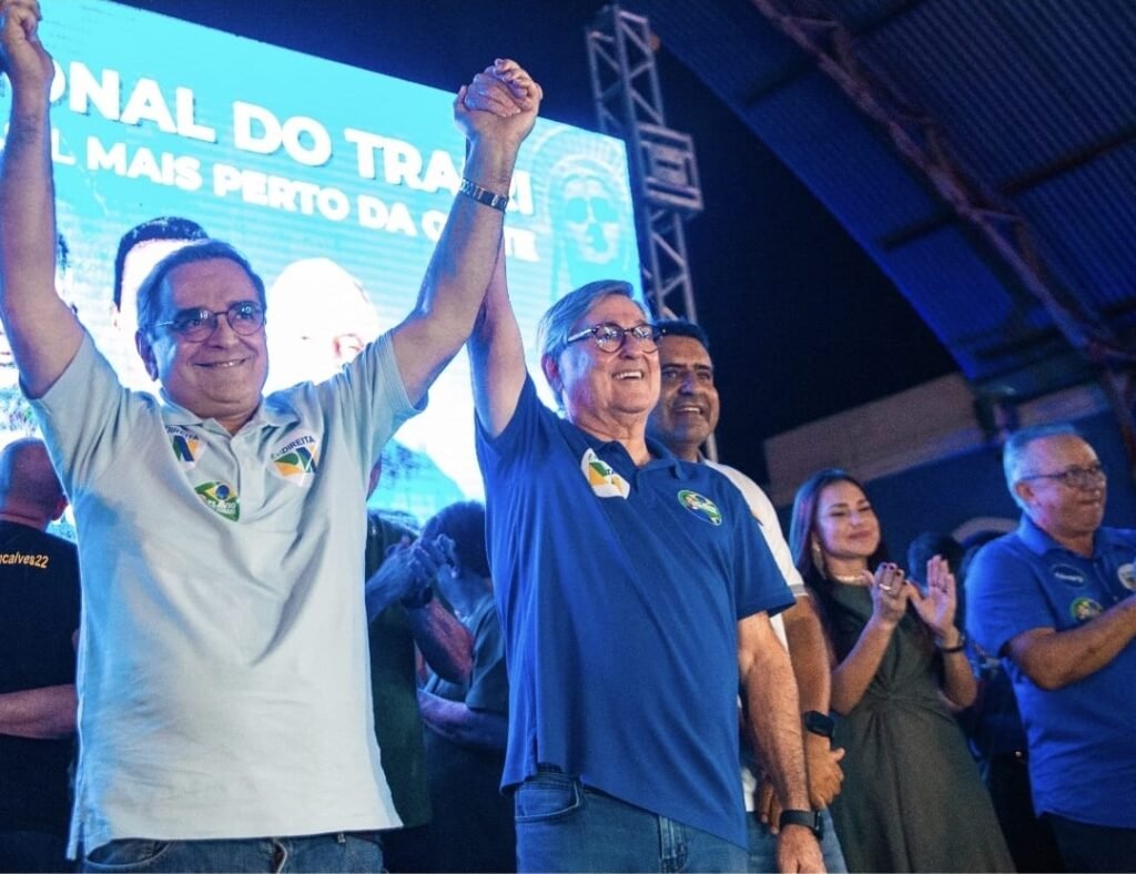 Na Praça Cívica, Tomba Farias afirma que vitória de Flávio Bolsonaro começa com eleição de Álvaro Dias no RN