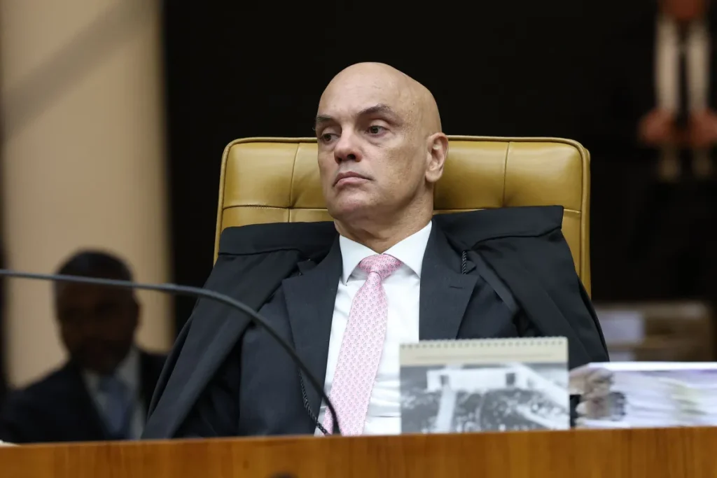 Após Fachin marcar sessão sobre investigação, Moraes anuncia pronunciamento