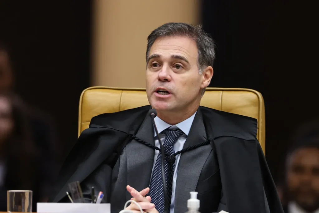 Mendonça reage a Moraes, pede arquivamento de processo e investigação sobre a PF