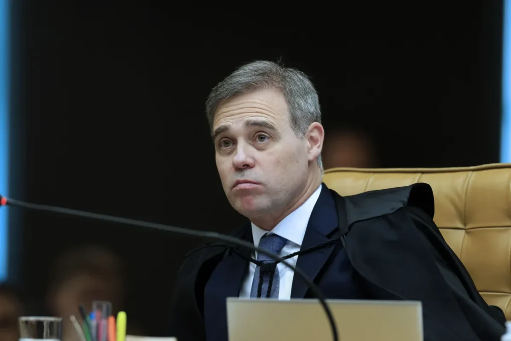 Mendonça ordenou afastamento de diretor-geral da PF sem ouvir PGR