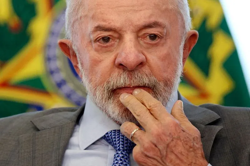 Lula vê afastamento de Andrei como indevido, mas pede cautela sobre reação
