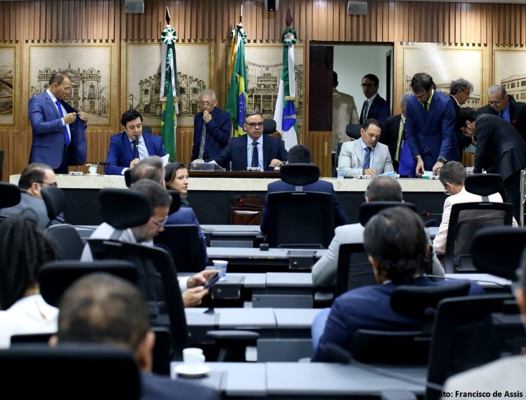 Câmara de Natal aprova “Outubro Violeta” para valorizar saúde dos professores