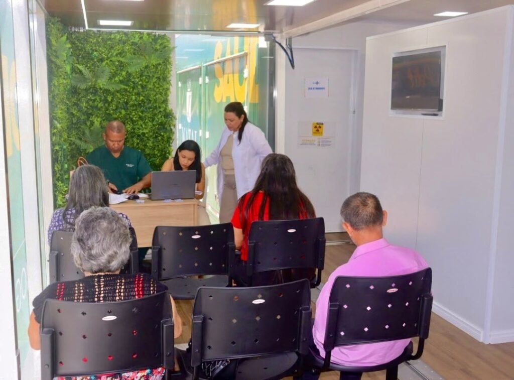 Segunda carreta de exames começa a atender pacientes em Felipe Camarão