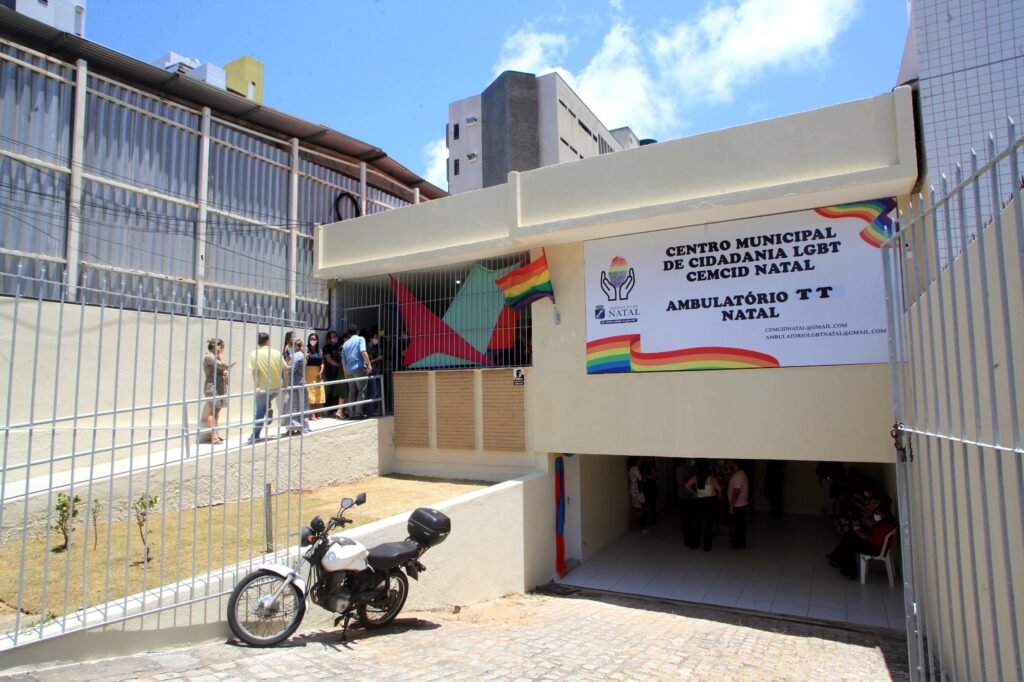 Centro LGBT e Ambulatório TT de Natal suspendem atendimento presencial para mudança de sede