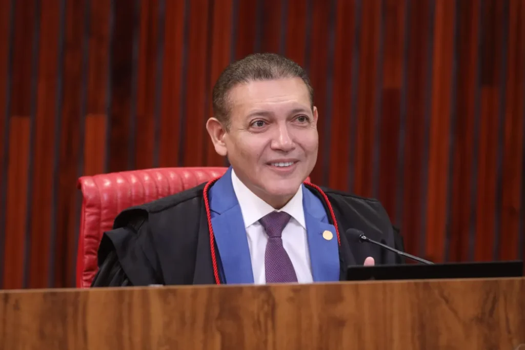 Presidente do TSE diz que não há indicativo de interferência internacional na eleição
