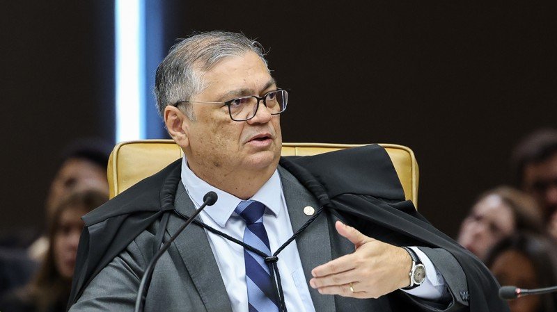 Dino manda PF investigar possível interferência externa na campanha de Flávio