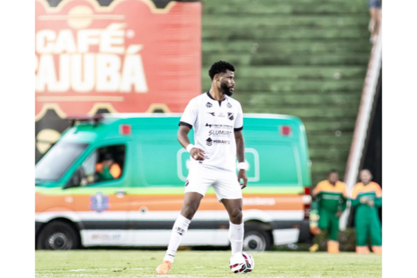 Zagueiro Fabão renova com o ABC por mais um ano