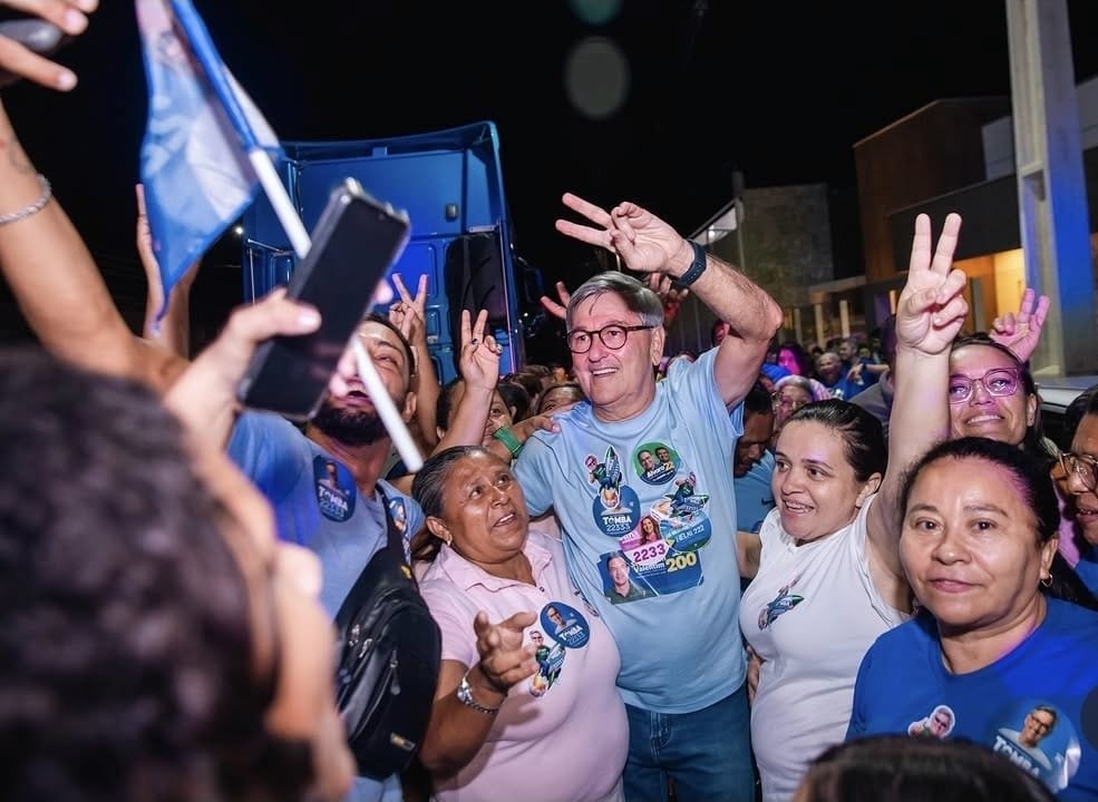 Tomba Farias reúne apoiadores em Santa Cruz após reeleição para 5º mandato