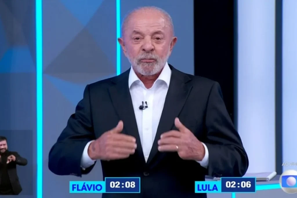 Lula diz que salário mínimo seria de R$ 900 sem governos do PT e cobra proposta de Flávio Bolsonaro