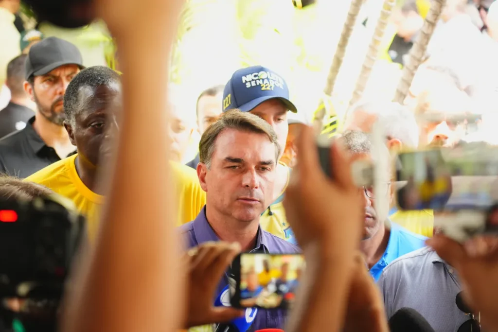 Deputada argentina denuncia entrada de Flávio Bolsonaro no país