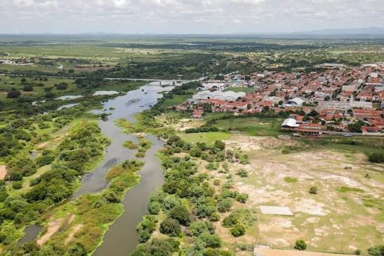 Pais são presos após bebê de 2 meses cair dos braços do pai embriagado no RN